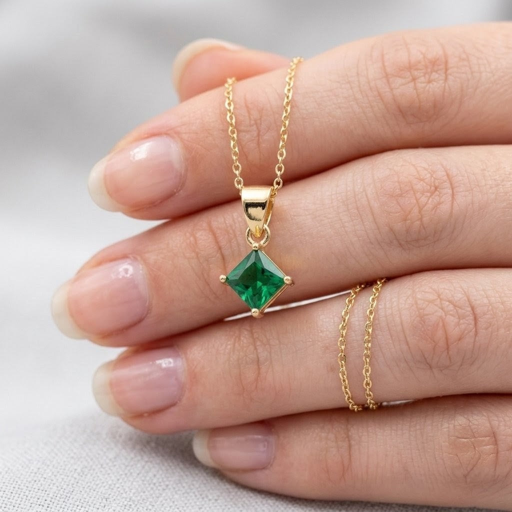 Elara Emerald Pendant